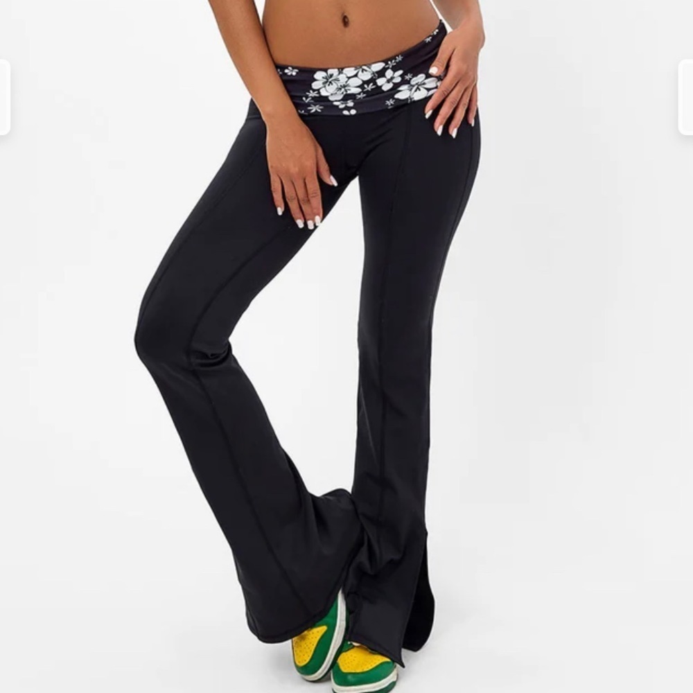 NWT Frankie's Bikinis Active Zippy Flare Leggings‎ Black Size Large